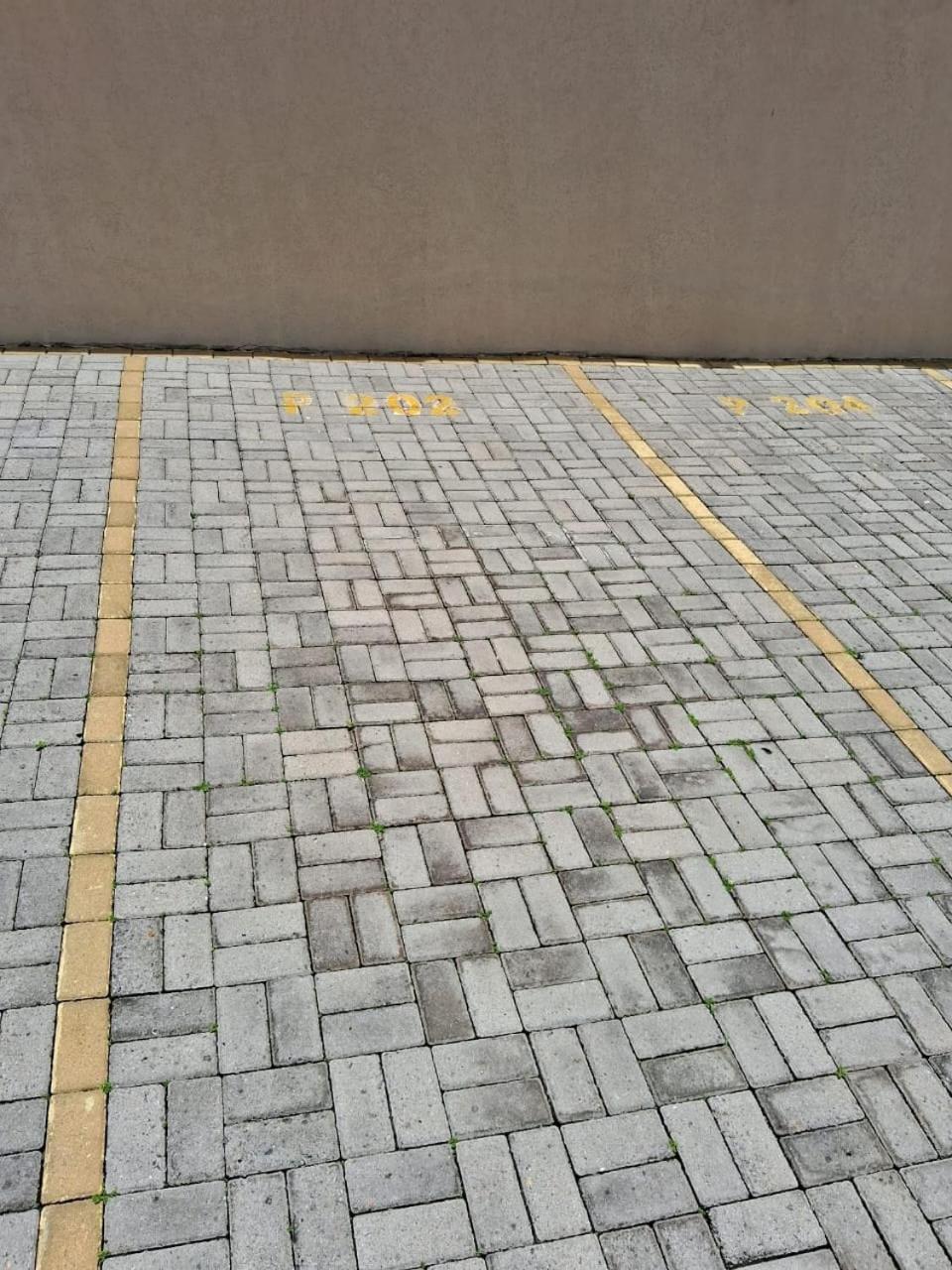 Bem No Centro, Cozinha Completa, Varanda E Garagem Посус-ді-Калдас Екстер'єр фото